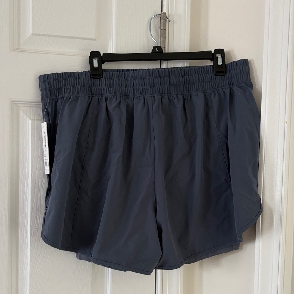 Yogalicious Luxe Lightstreme Alpine 2n1 Shorts - Picture 6 of 7